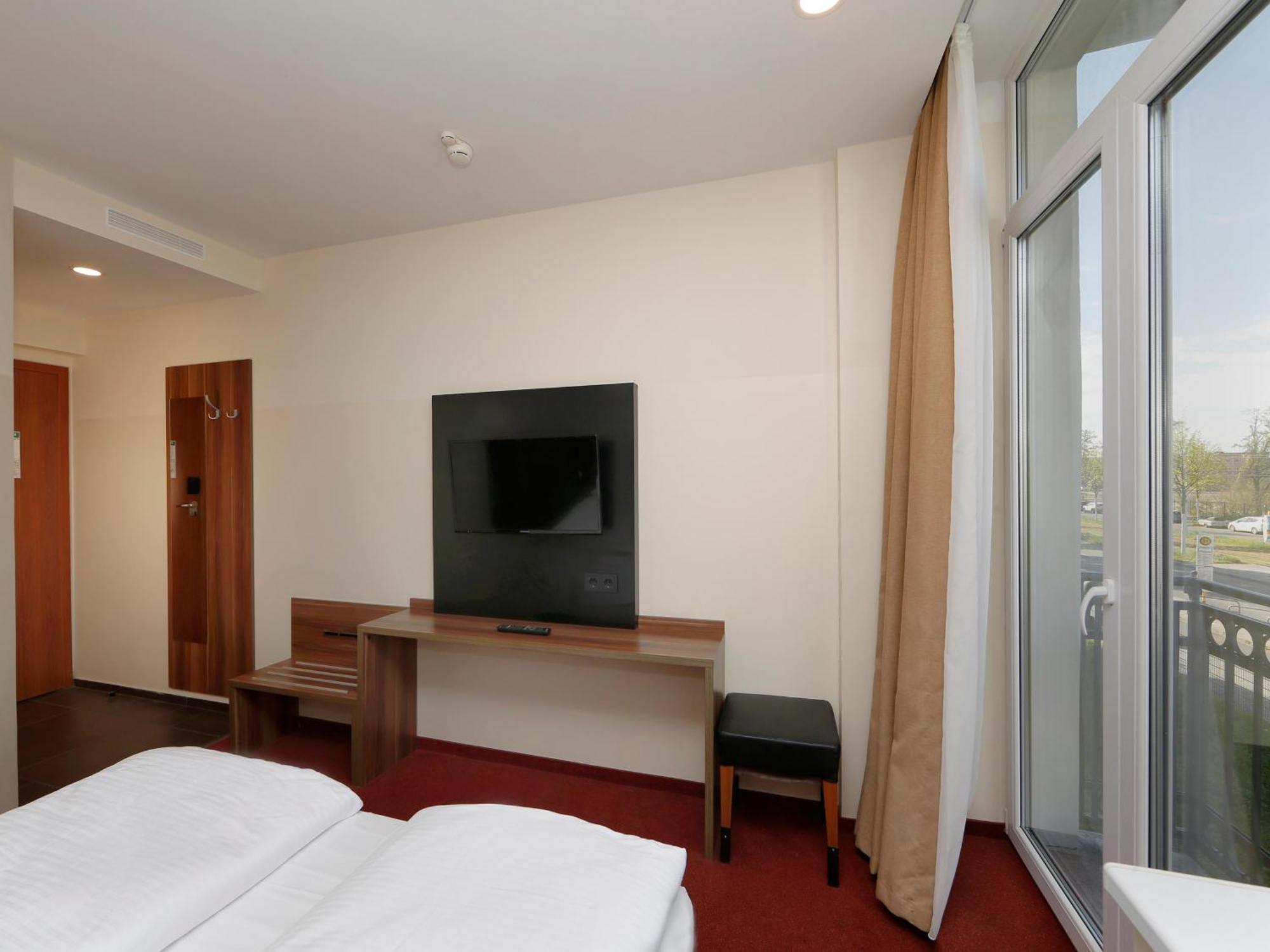 B&B Hotel Berlin-Adlershof Exterior photo