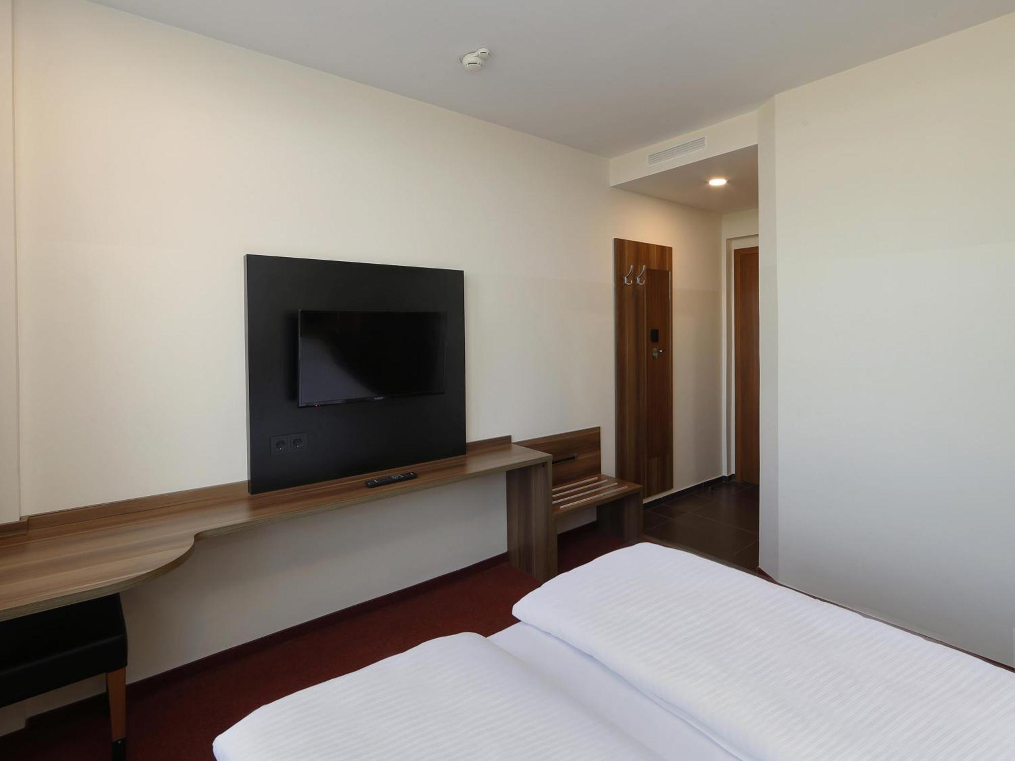 B&B Hotel Berlin-Adlershof Exterior photo